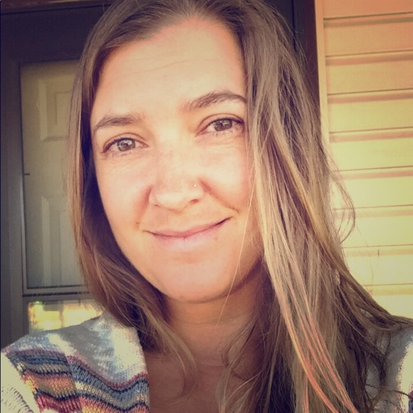 🌿Meet your Posher, Lauraleaf🌿 - Picture 2 of 6